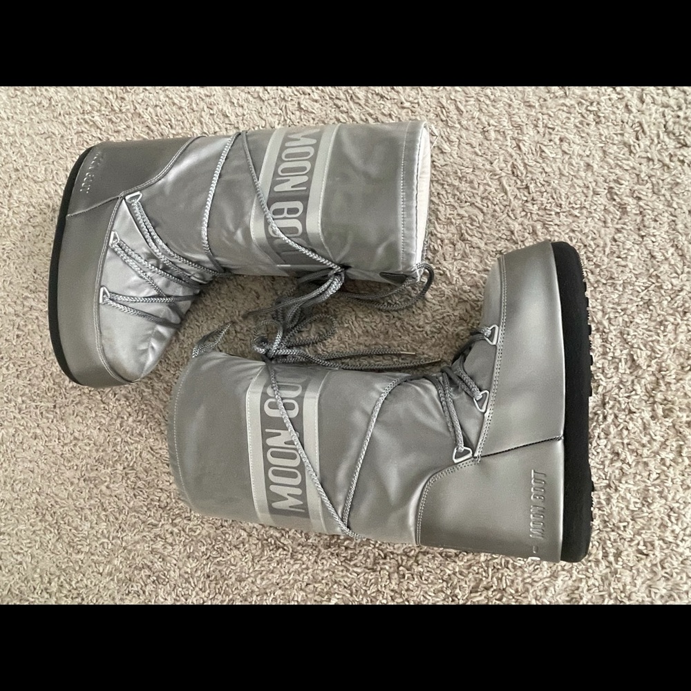 Moon boots